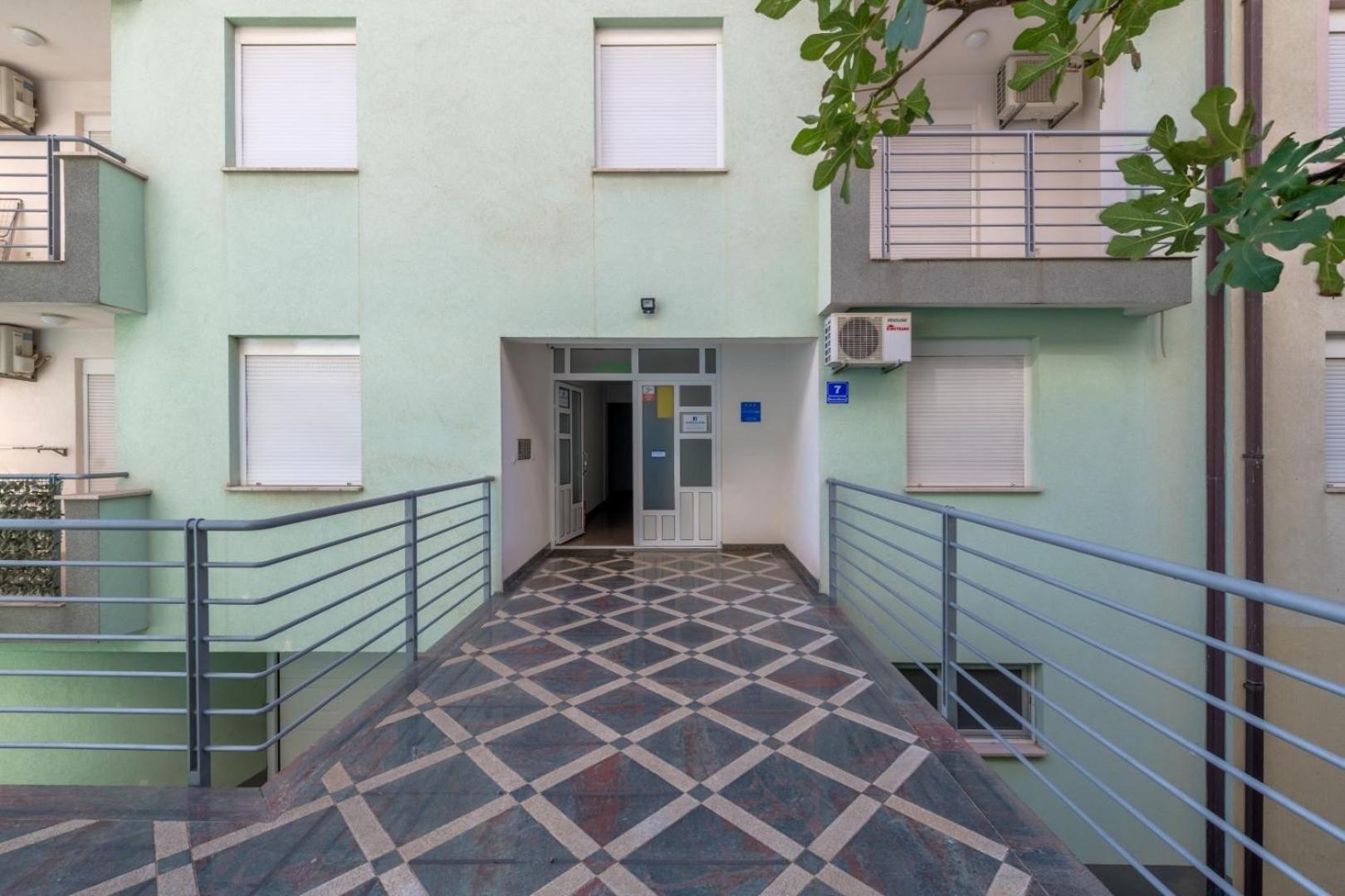 apartmani RUŽA&NIKOLINA*** Baška Voda Exterior foto