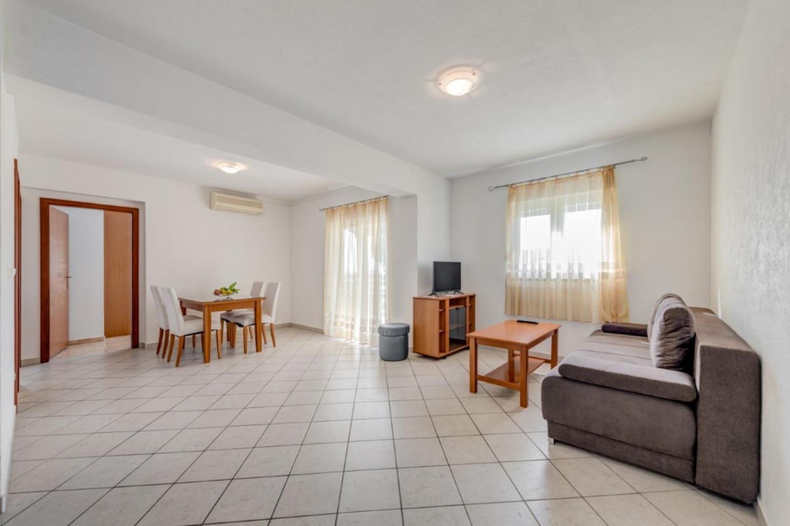 apartmani RUŽA&NIKOLINA*** Baška Voda Exterior foto