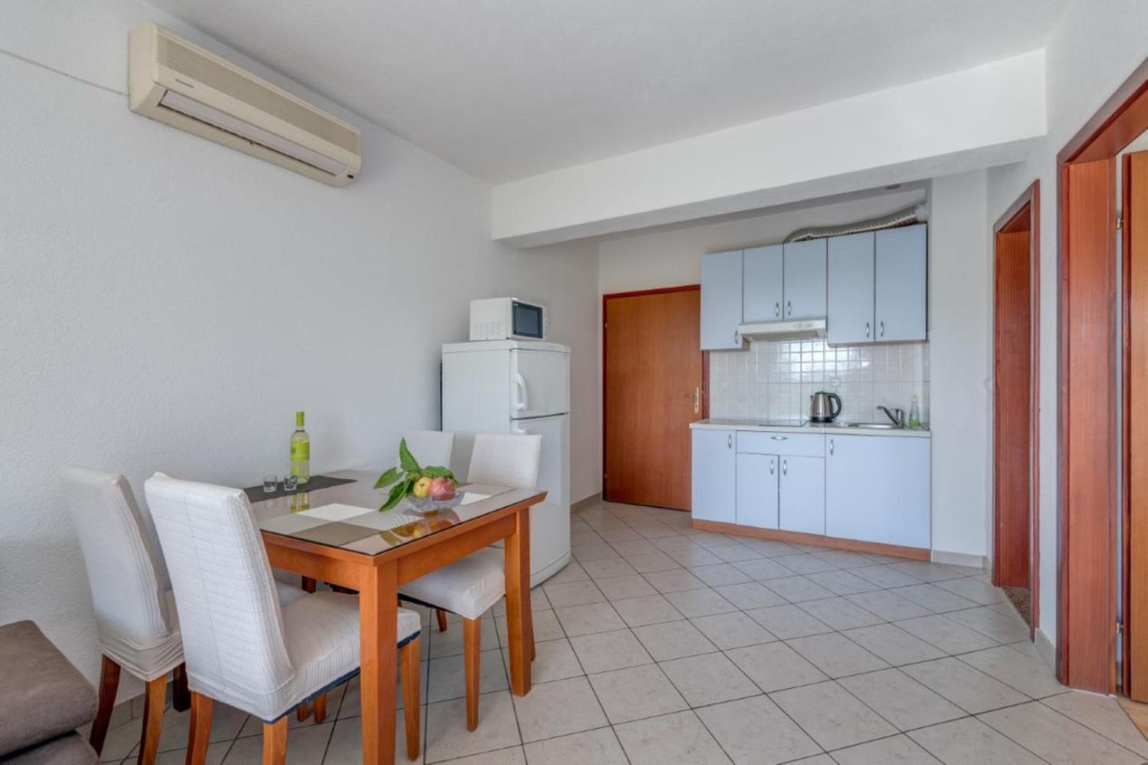 apartmani RUŽA&NIKOLINA*** Baška Voda Exterior foto